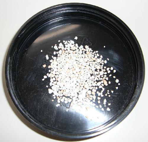 ■ゼオライト　20ｋｇ　粒径1〜3ｍｍ■